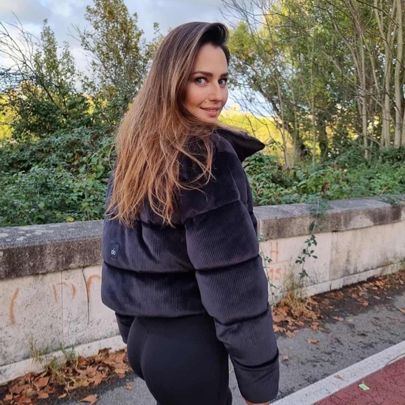 ALO Yoga Jackets & Blazers - Alo Yoga velour ribbed puffer Jacket